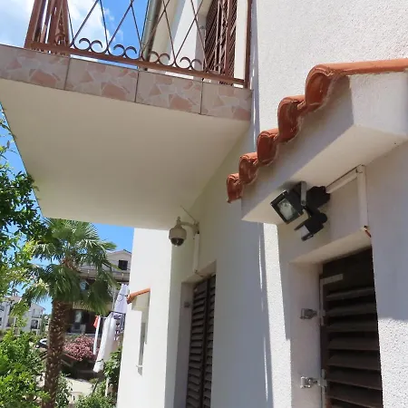 Apartment Kamelija *