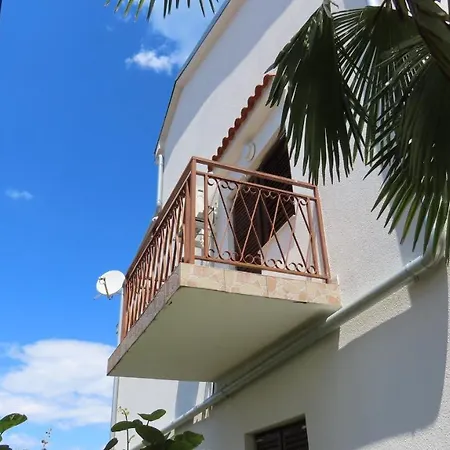 Apartment Kamelija *