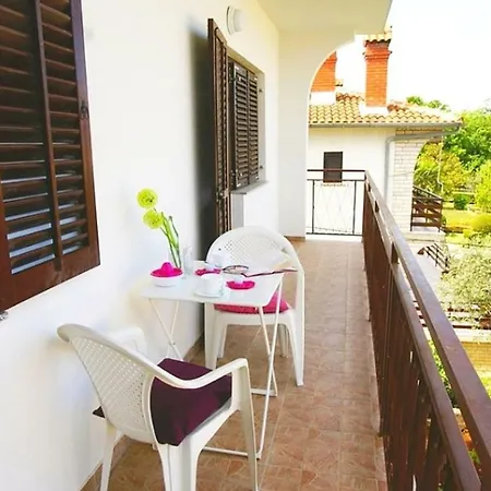 Apartment Kamelija Malinska